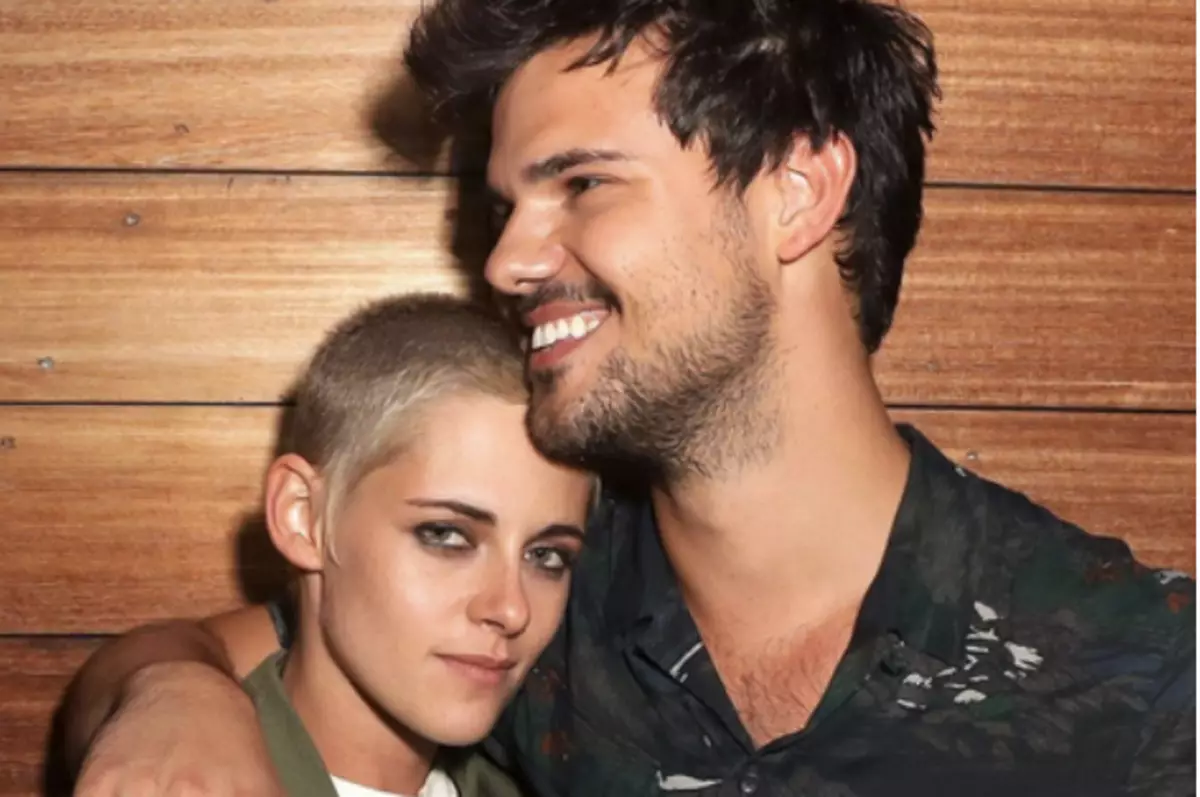 "Dämmerung" Stäre kristen Stewart an den Taylor Lautner huet op de Moschino Show ugesinn