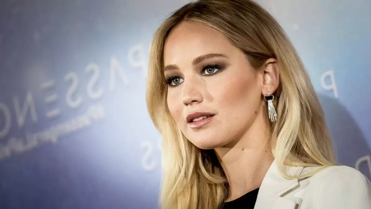 Letadlo Jennifer Lawrence udělala nouzové přistání po selhání motorů