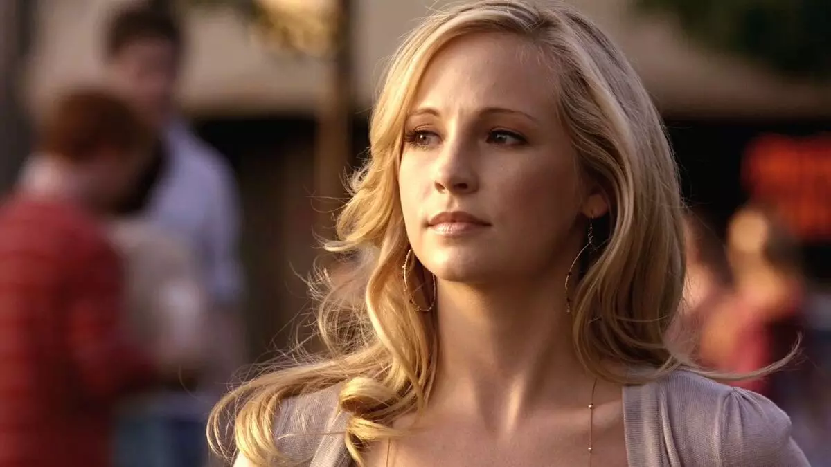 Hvězda "Vampire Diaries" Candice King naznačil vzhled Caroline v "dědictví"