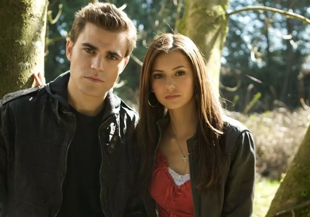 Nina DoBRRRRRACT ngaku yén hina Paul Wesley dina set "Vampire