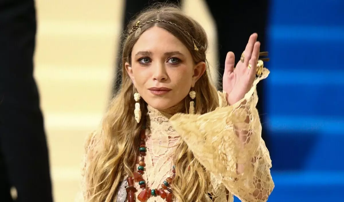 "Ntabwo ari amarangamutima": imbere yavuze ku myifatire ya Mariya-Kate Olsen mu gutandukana