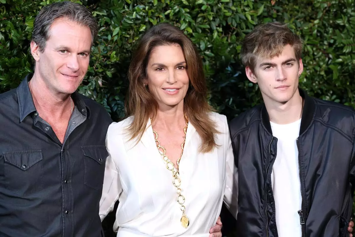 Cindy Crawford ja Randy Gerber ovat kärsineet Poikan Presleyn riittämättömistä toimista