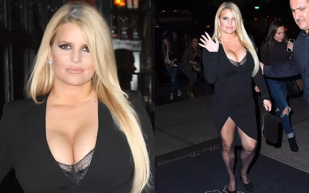 Jessica Simpson masuk ke dalam cahaya selepas penurunan berat badan setiap 45 kilogram