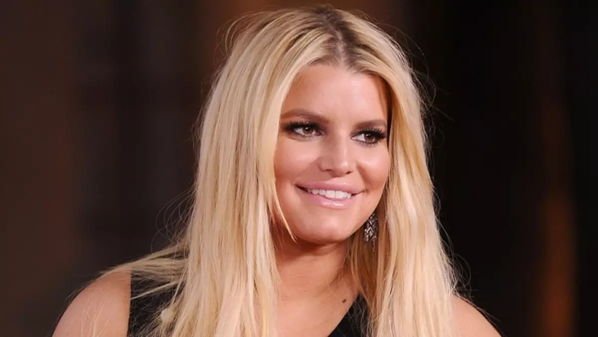 Hamil Jessica Simpson menerbitkan gambar di Bikini