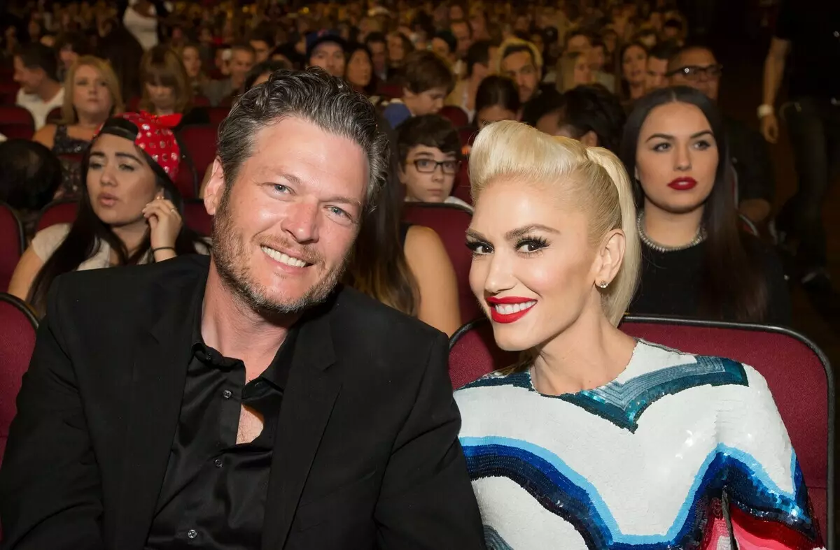 Gwen Stefani Blake Shelton ile nişanlandığını açıkladı