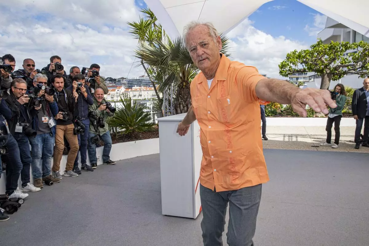 USewna Gomez waxelela ukuba uBill Murray wahlebeza umthendeleko wefilimu ye-cannes 78734_7