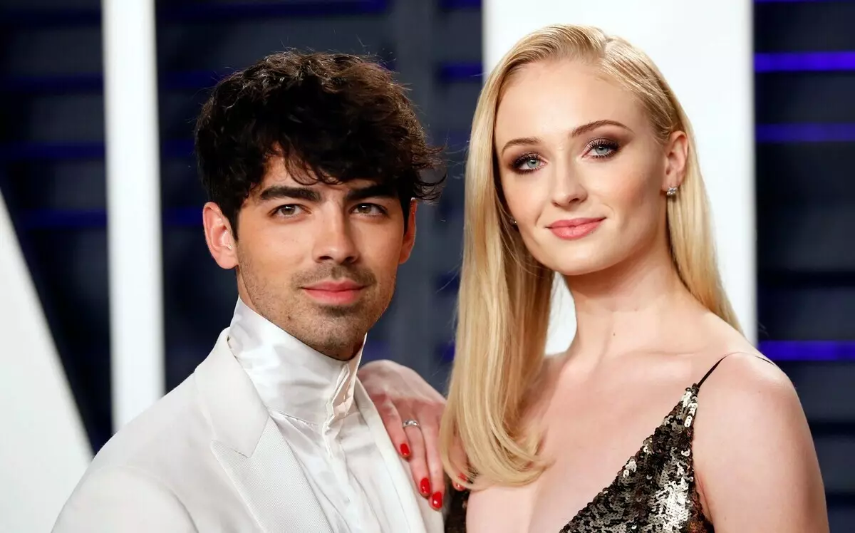 Joe Jonas-ek Sophie Turner-ekin denbora erakutsi zuen alaba jaio ondoren