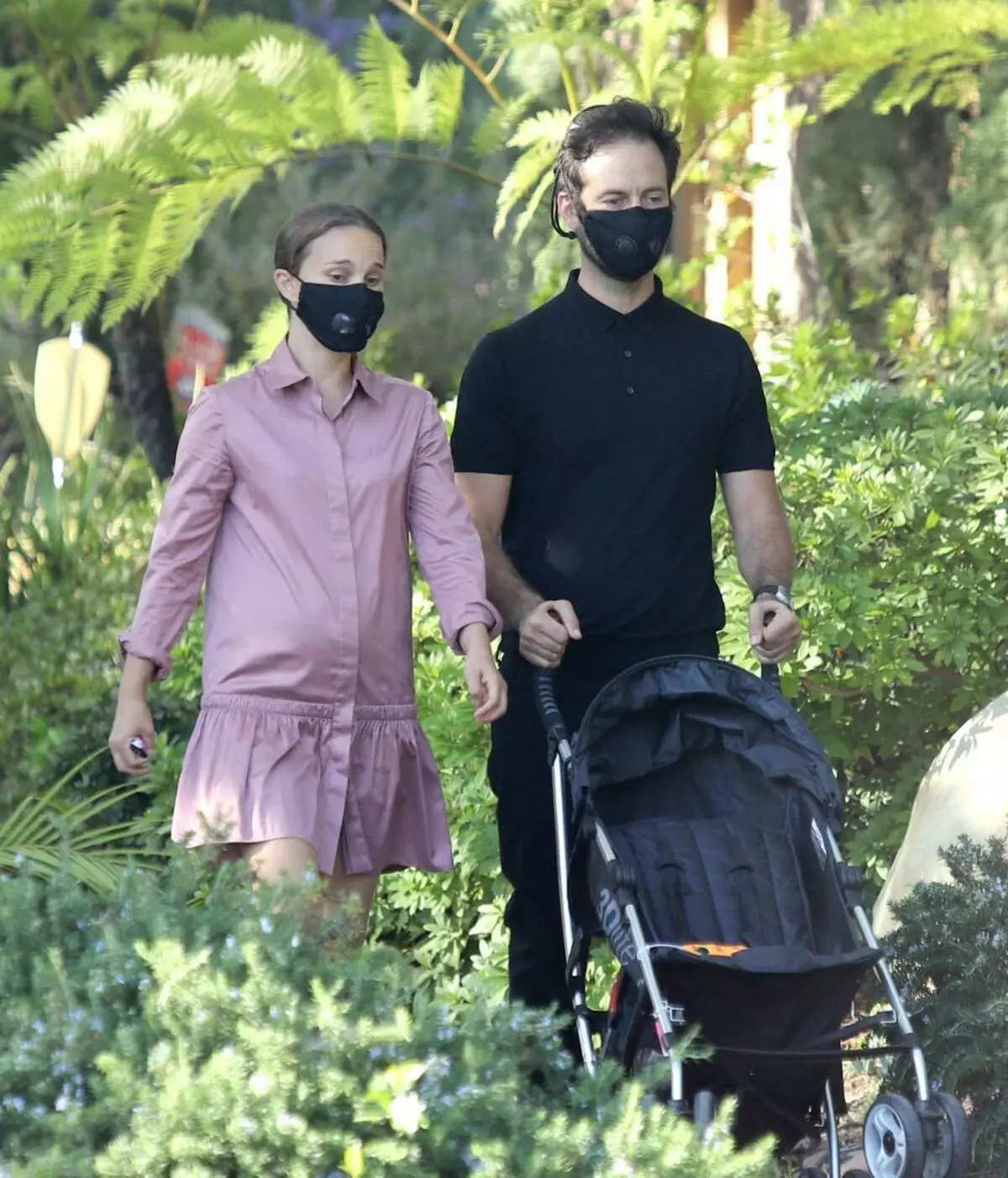 Natalie Portman suspected in the third pregnancy because of the photo paparazzi 78933_1