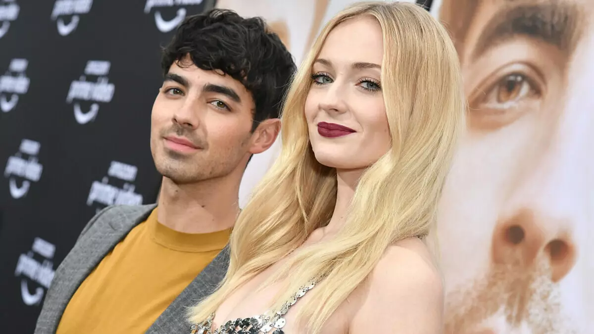 Foto: Sophie Turner dejó de ocultar el embarazo