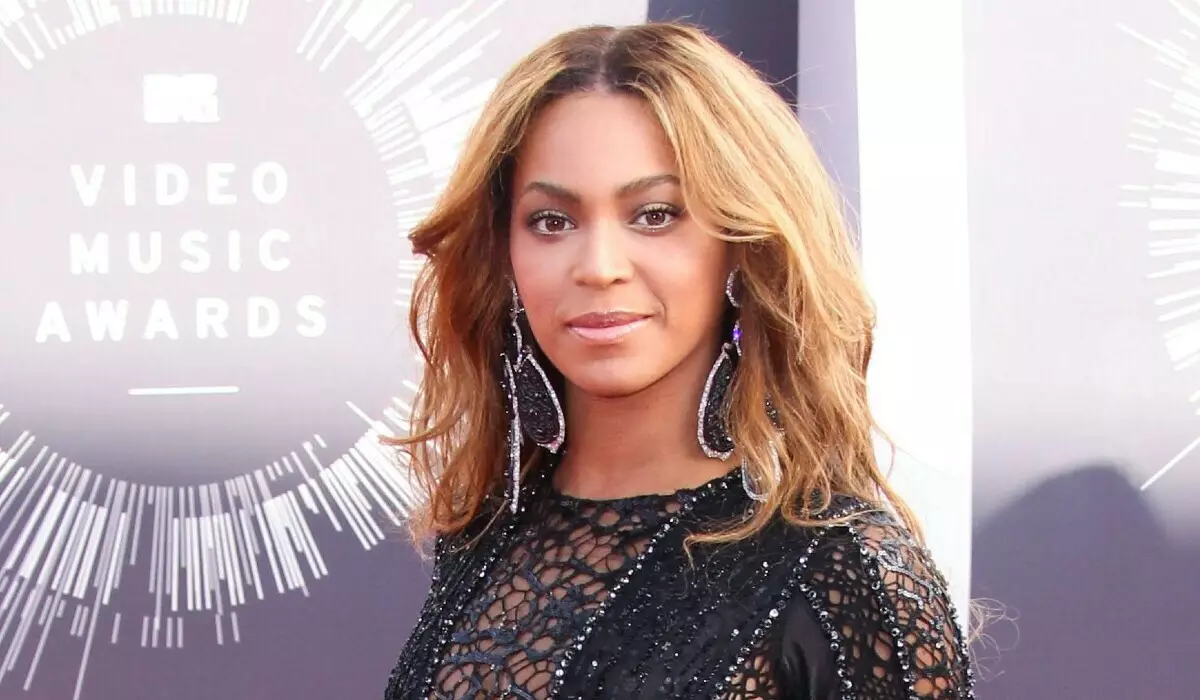 Beyonce nyababkeun diskusi telenges sareng poto anu jarang sareng murangkalih