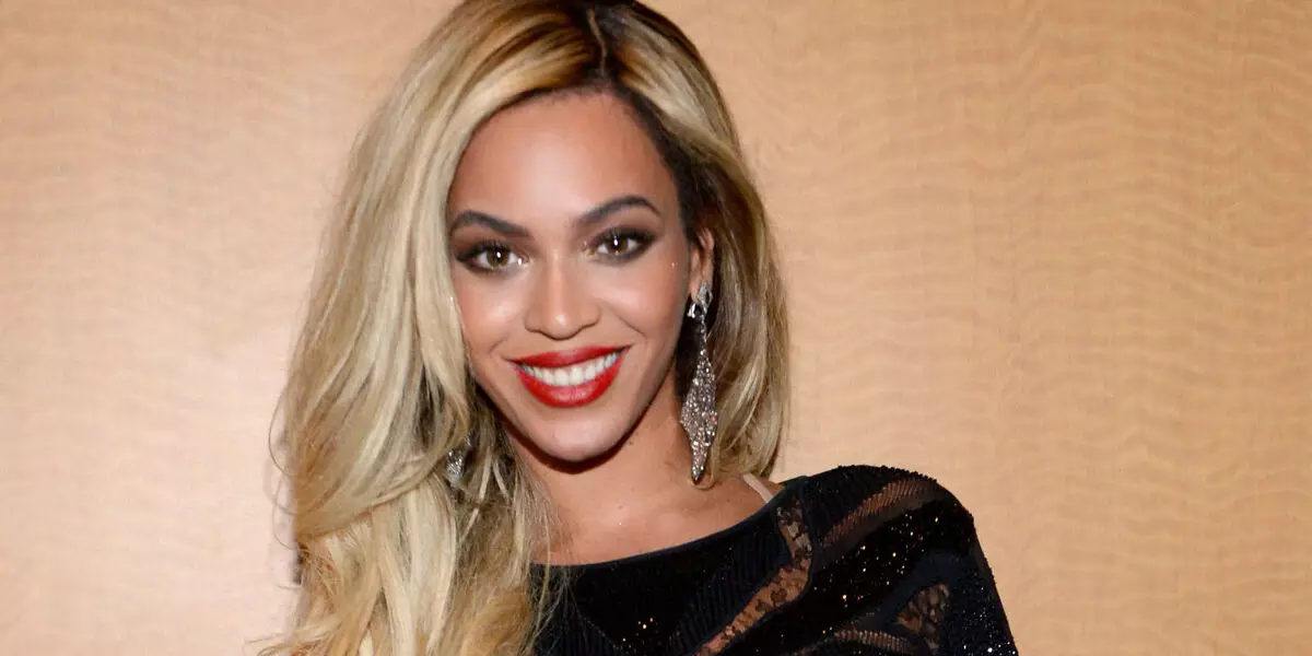 Fideo: BEYONCE SANG A Cover OP I WIL ALT ALLES HOE WHITNEY HOUSTON