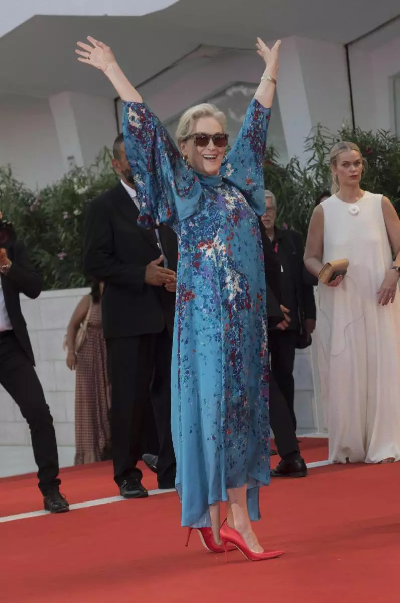 Penelope Cruz, Sienna Miller, Meryl Streep dan Jude Low di Festival Filem Venetian ke-76 79981_10