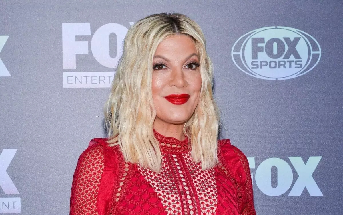 Tori Spelling საჯაროდ მხარი დაუჭირა ბრაიან Austin მწვანე სკანდალი ფონზე Megan Fox