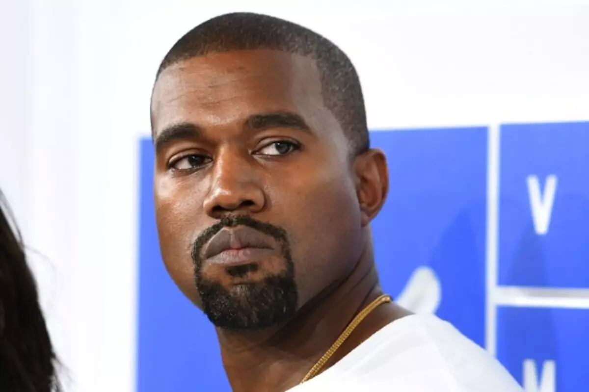 Kanye westlech beleidegt Beyoncé an huet seng Fans beleidegt