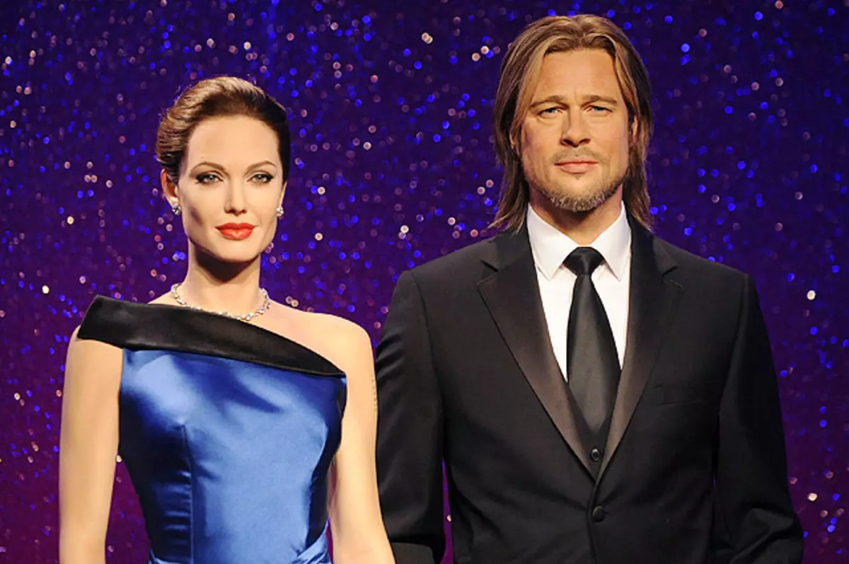 I Museum Madame Tussao "delt" The Wax Figures of Angelina Jolie og Brad Pitt