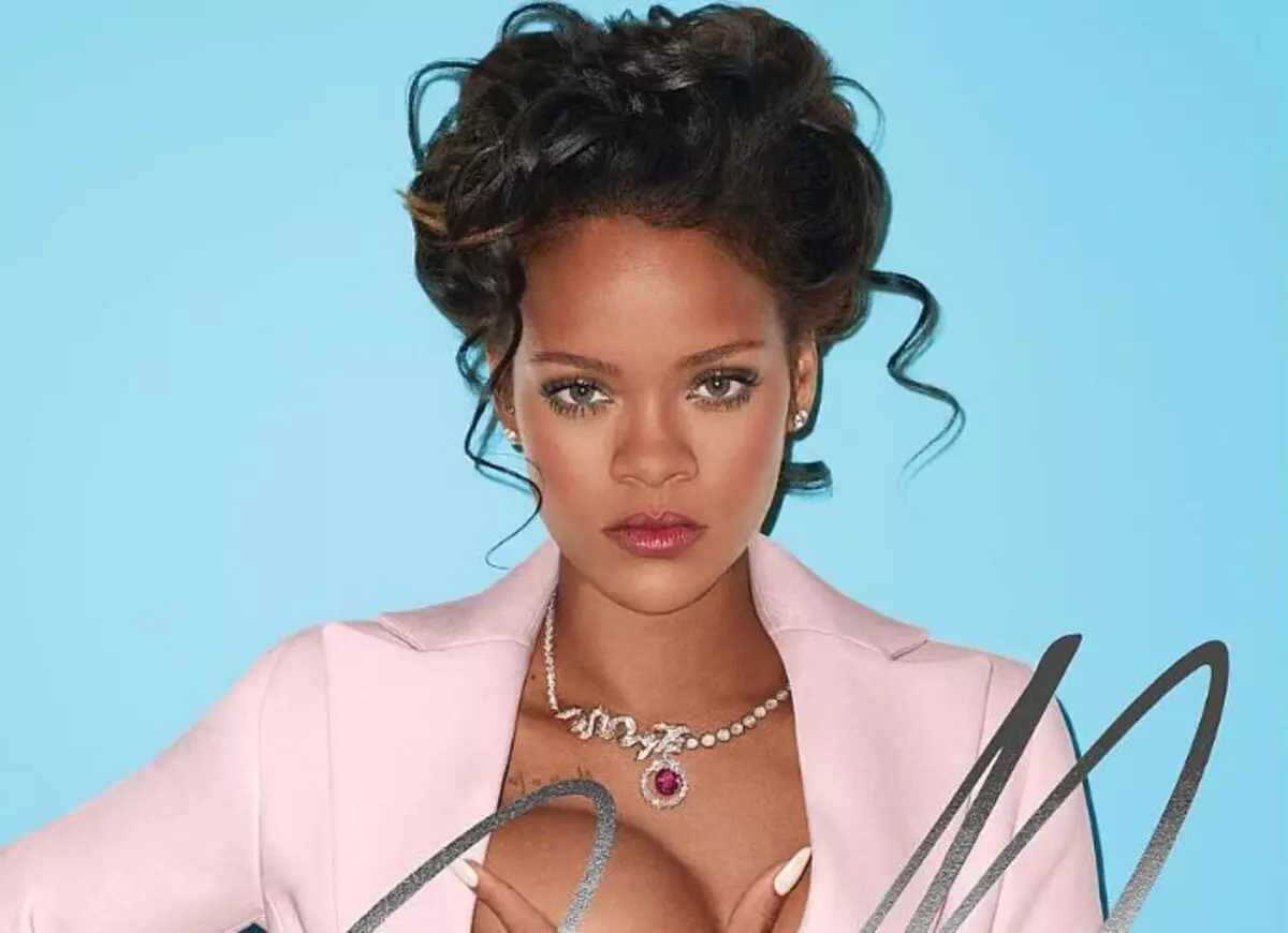 Rihanna je preizkusila podobo Mary Antoinette v novi fotografiji