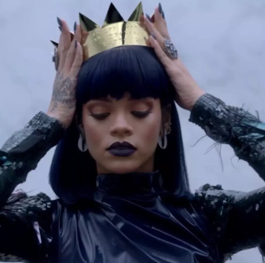 Rihanna გვირგვინდება თავად სარეკლამო teaser ახალი ალბომი