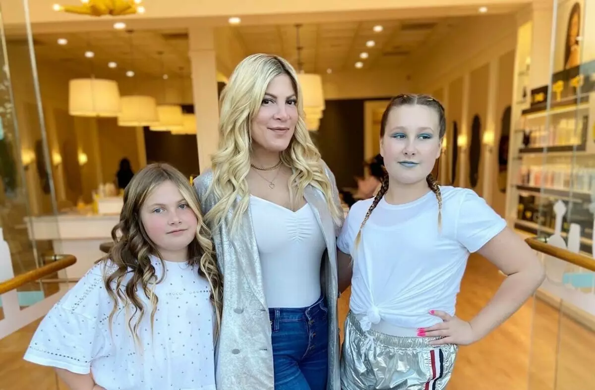 Tori Spelling từ Beverly Hills 90210 phàn nàn rằng cô đã chế giễu ở trường trên các con