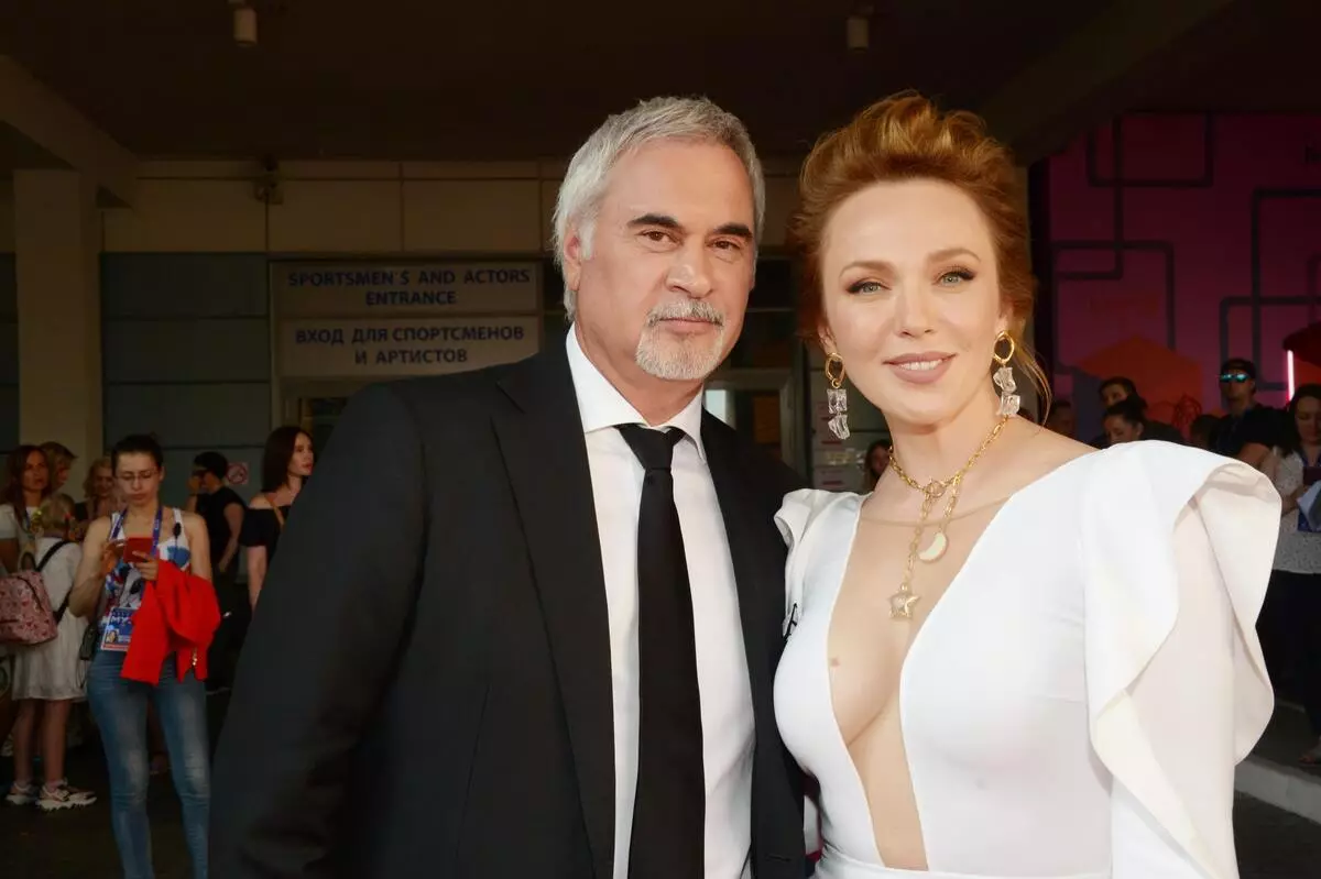 "Υπήρχε ένα μπικίνι;": Valery Wife Meladze Meladze Intrigued συνδρομητές βίντεο από το Ντουμπάι.