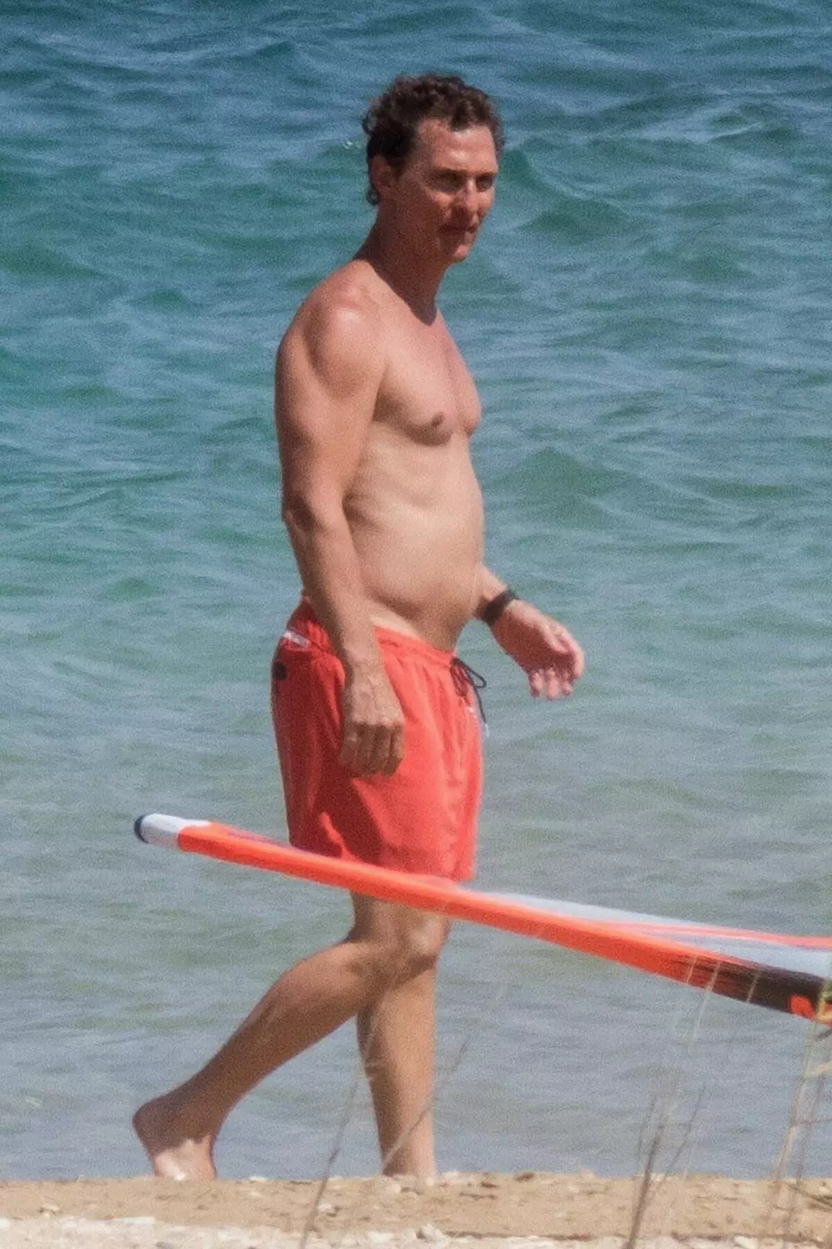 Xa non super: Matthew McConaja fusionado na praia en Grecia 82309_3