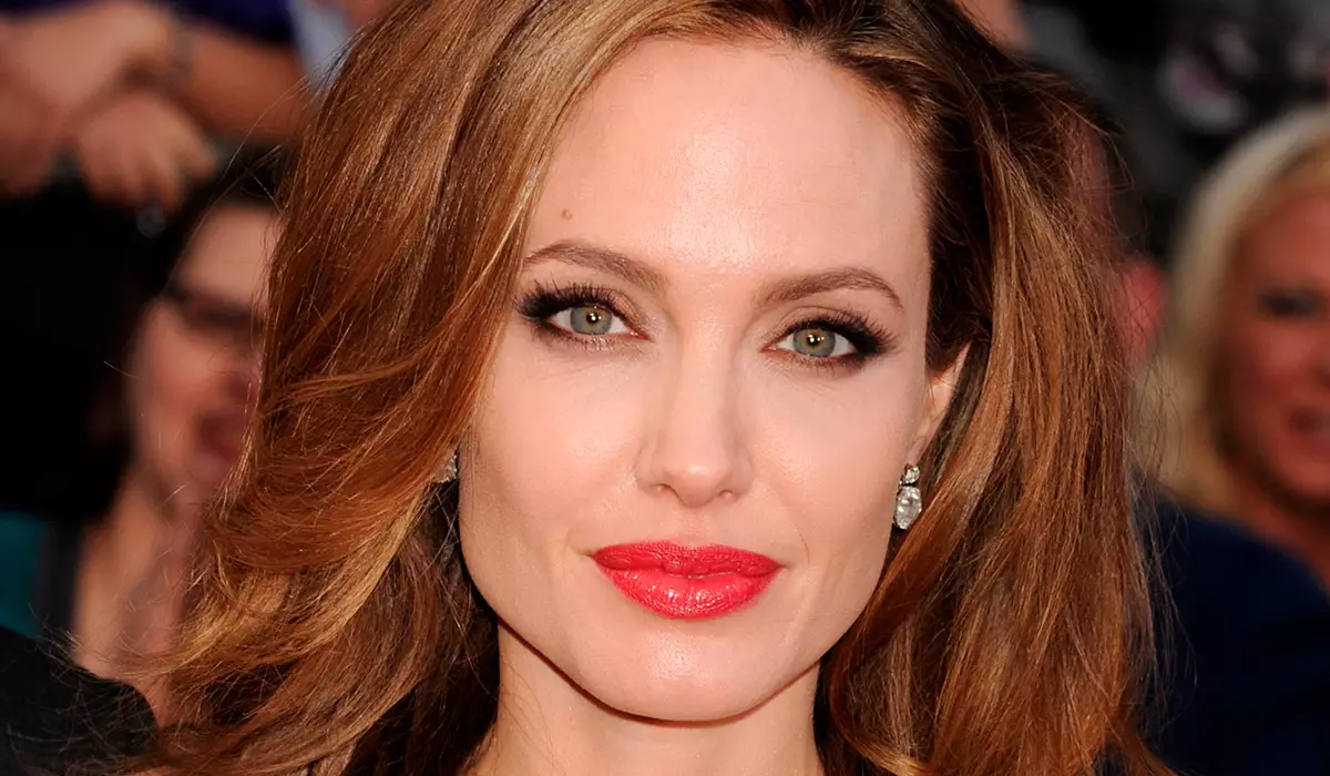 "Kutsho kwiRussia, ifumana amalungelo": Angelina Jolie ngekratshi baxelelwa ngabantwana