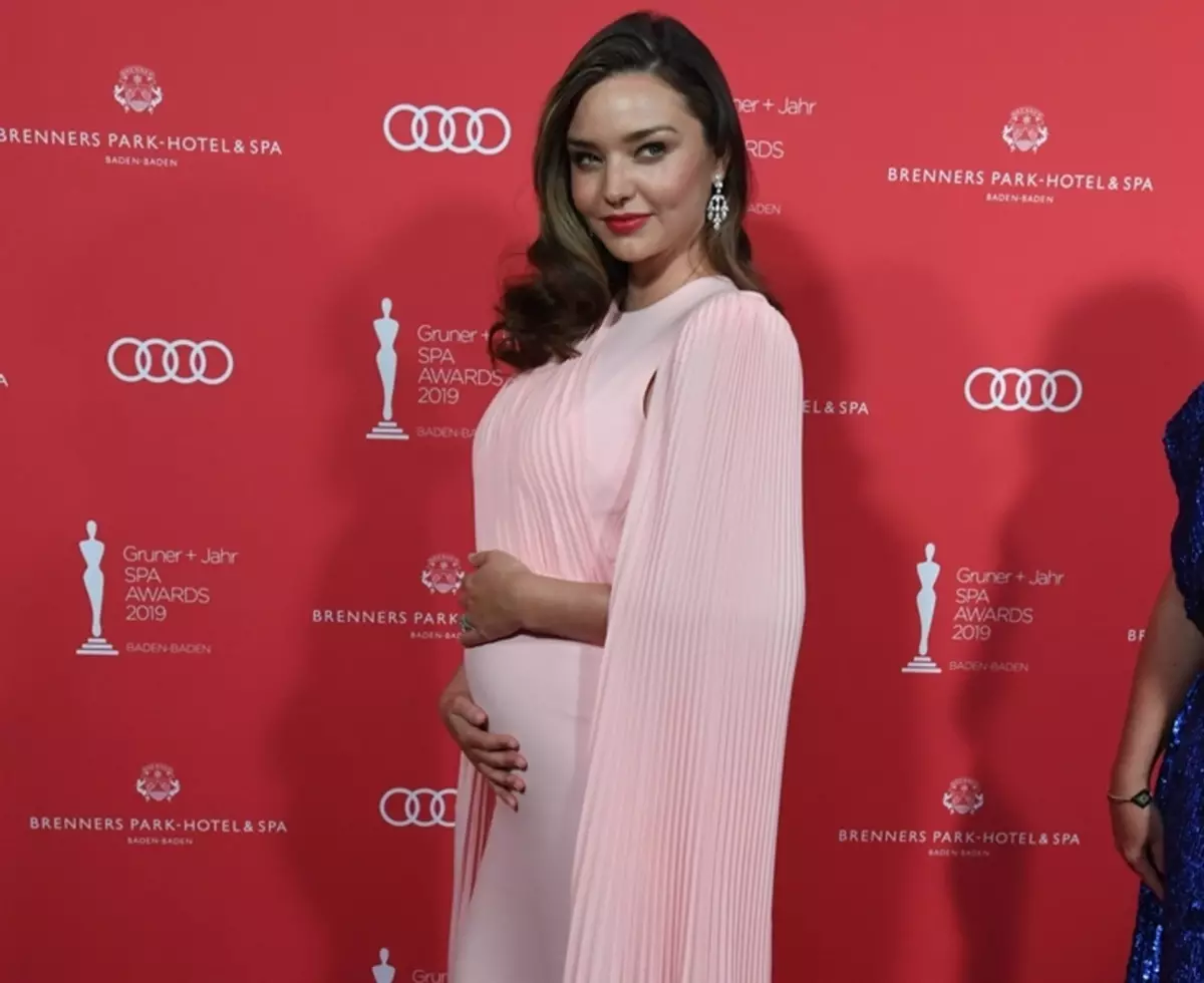 Potvrzené podezření: Miranda Kerr je těhotná se třetím dítětem