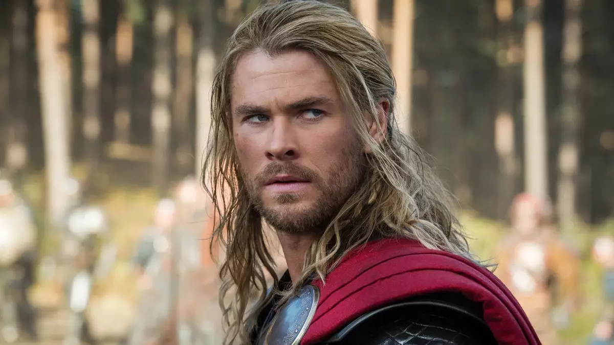 Foto: silacha Chris Hemsworth ap prepare pou tire a "Tora: renmen ak loraj"