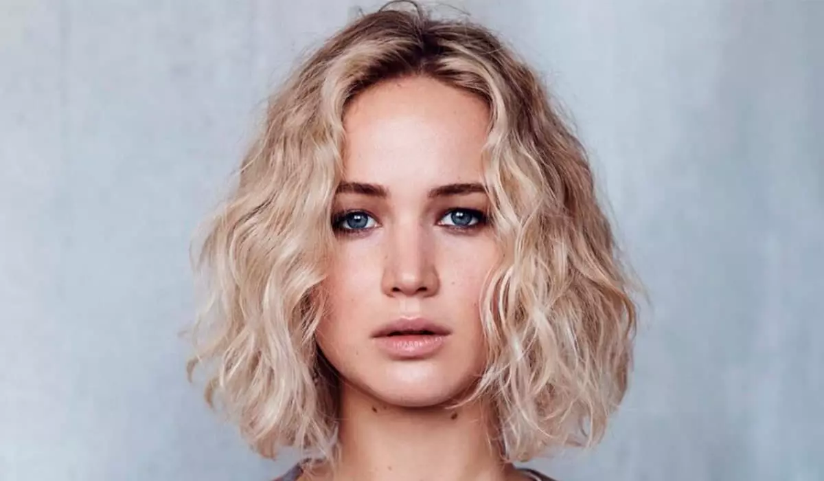 "Ingen lidit": Familj Jennifer Lawrence förlorade ett sommarläger i en eld