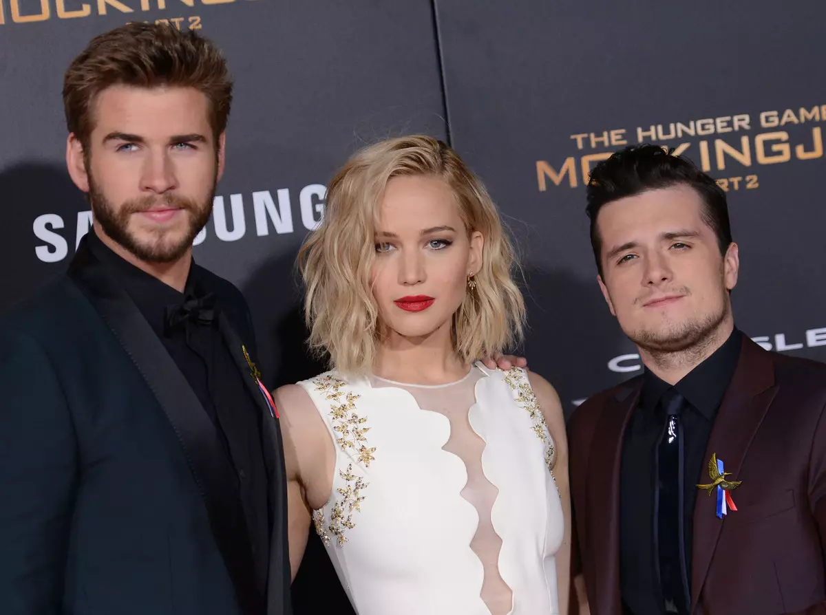 Jennifer Lawrence ende komunikon me një koleg në "Lojërat e uritur" Josh Hutcherson