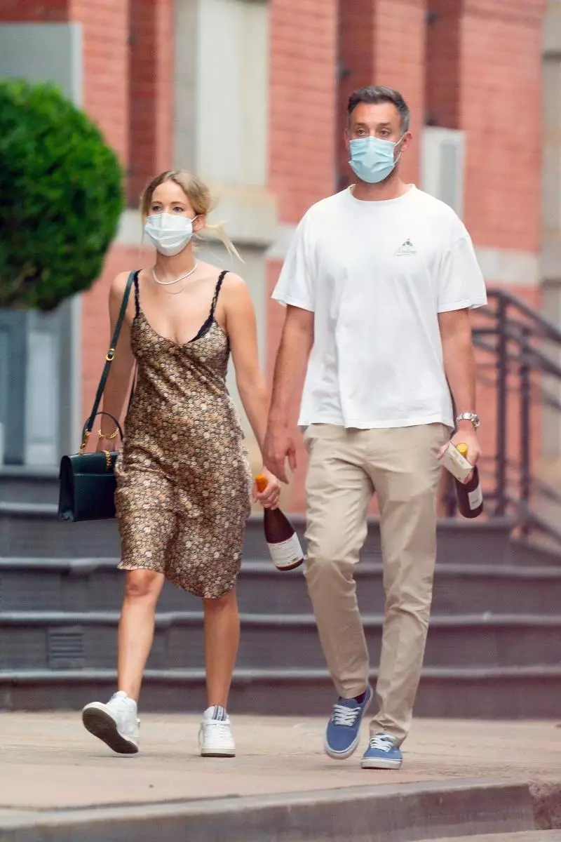 Foto: Jennifer Lawrence dengan suaminya untuk kali pertama dalam setengah tahun 84441_1