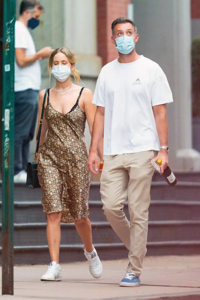 Zdjęcie: Jennifer Lawrence z mężem po raz pierwszy za pół roku 84441_2
