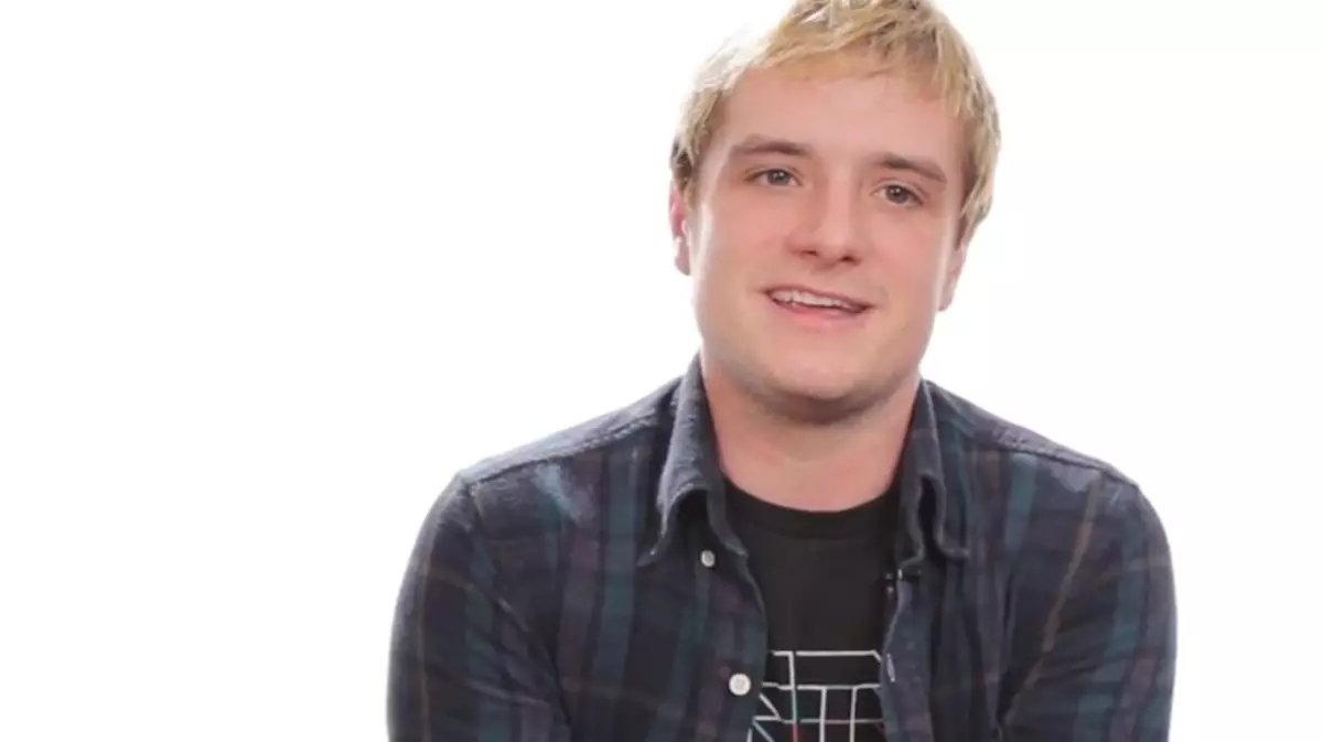 Video: Si Josh Hutcherson ay nagbibigay ng payo sa Young.