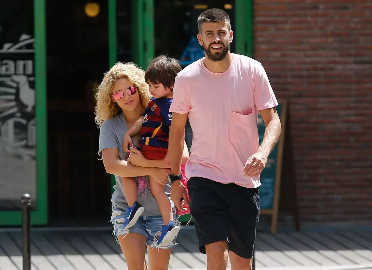 Shakira publicēja jaunus jaunākās dēla fotoattēlus