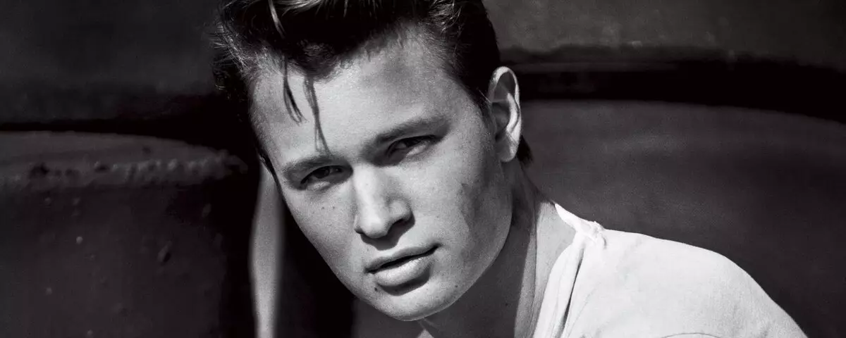 Essel Elgort di majalah Remaja Vogue. September 2015.