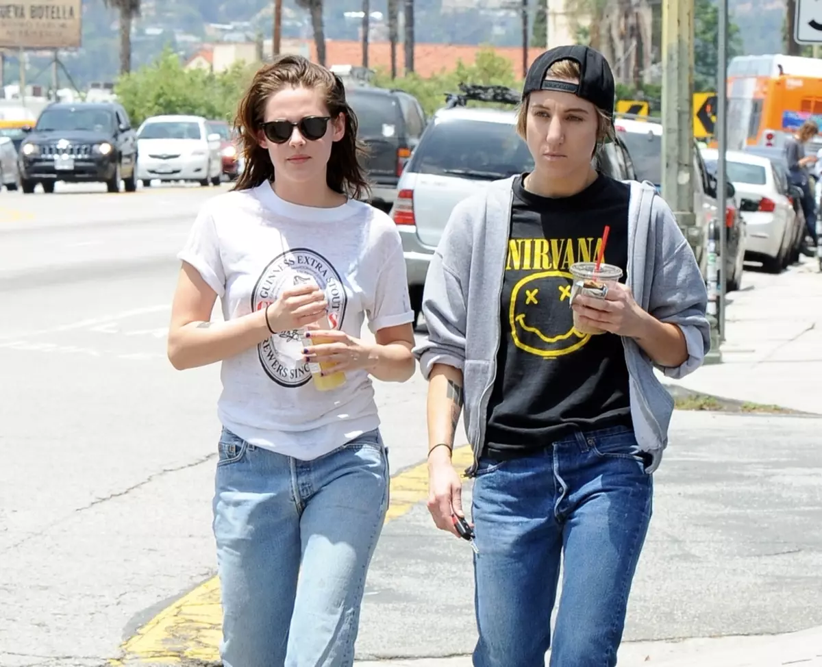 Hooyo Kristen Stewart ayaa beeniyay wixii ay ka hadleysay noloshiisa gabadhiisa