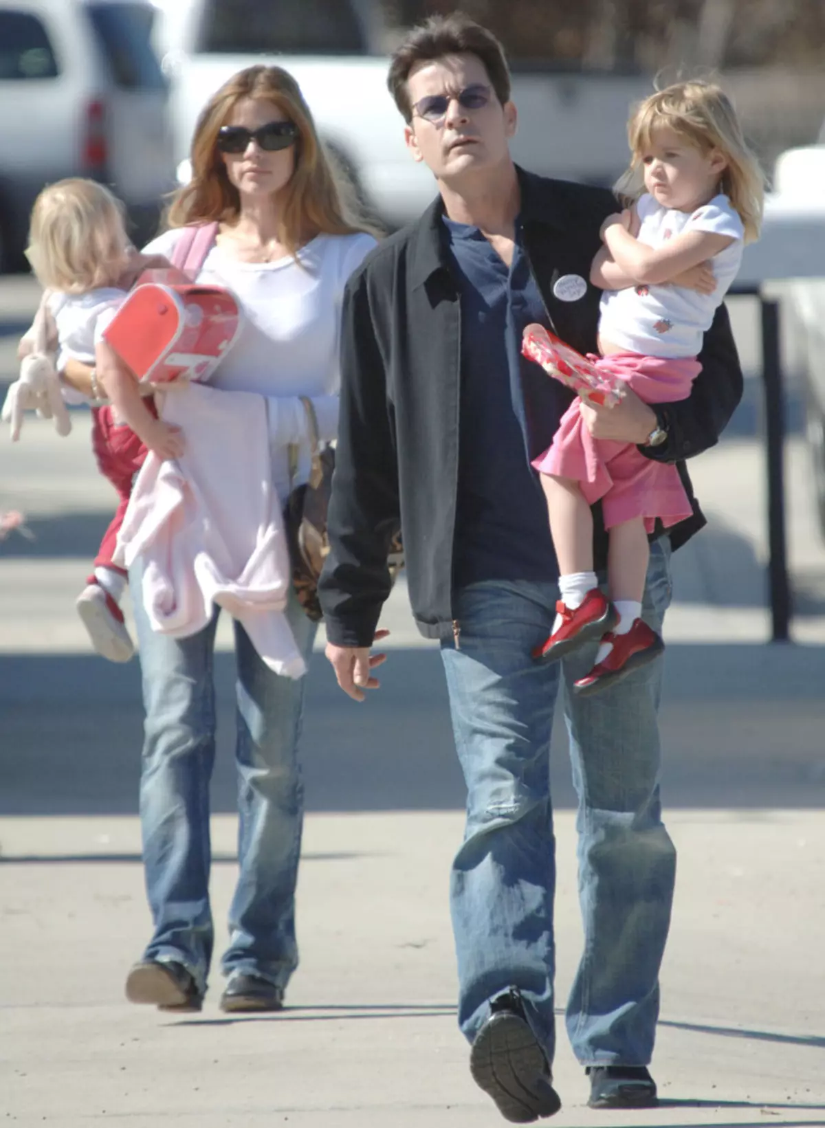 Charlie Sheen promite să pedepsească agresorii fiicei sale