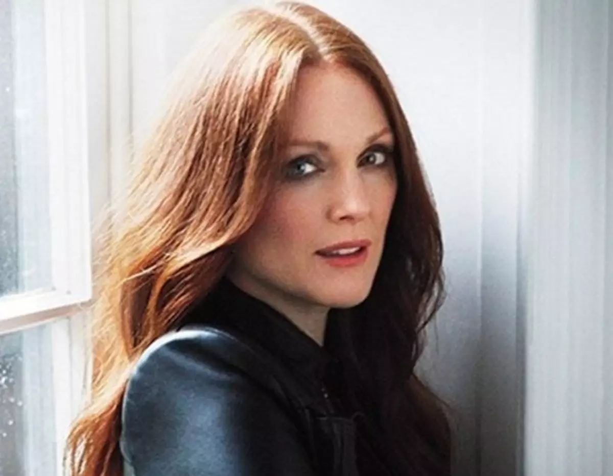 Julianna Moore ကျန်းမာရေးမဂ္ဂဇင်းတွင်။ နိုဝင်ဘာ 2013 နိုဝင်ဘာ