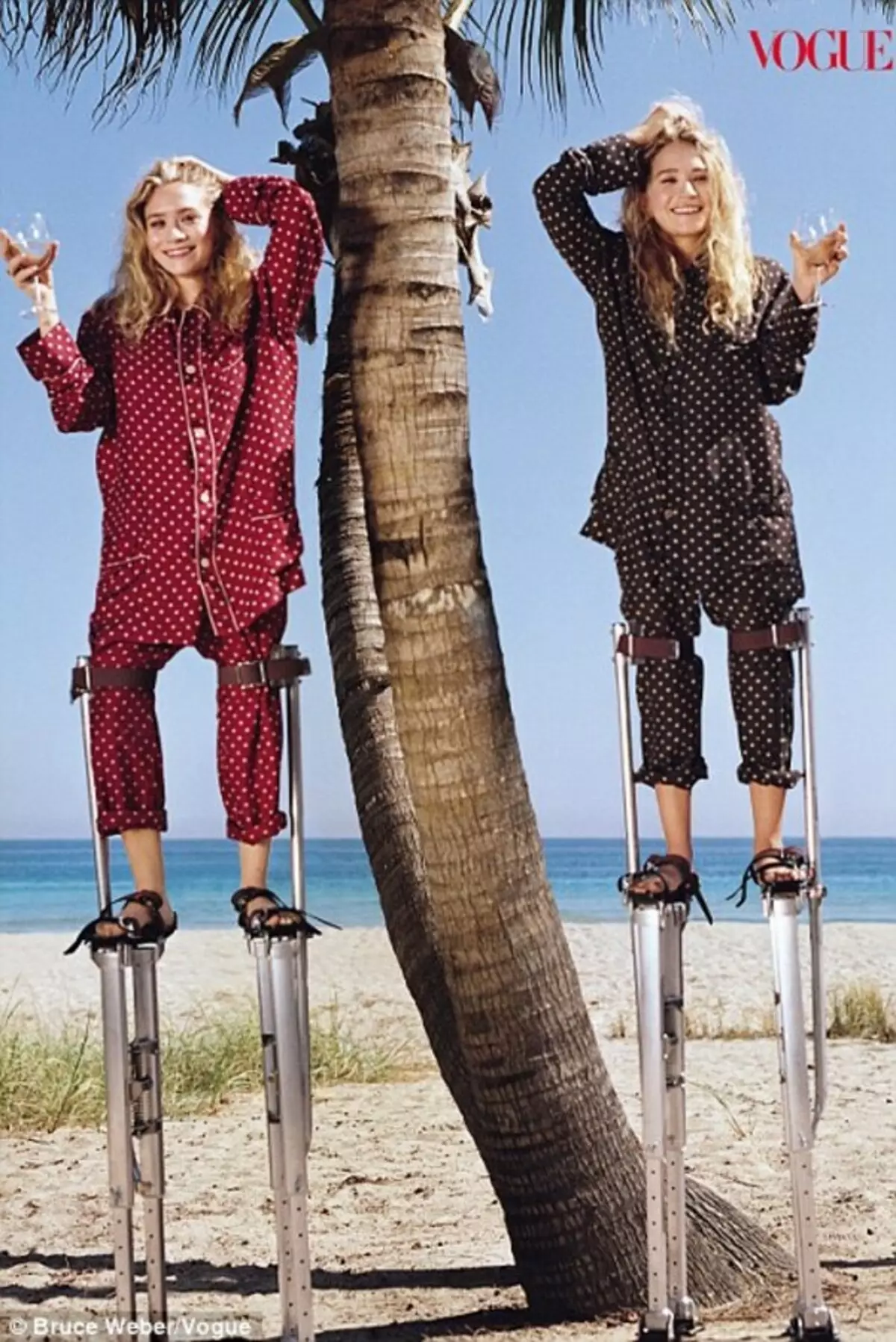 Mary Kate et Ashley Olsen dans le magazine Vogue. Avril 2011.