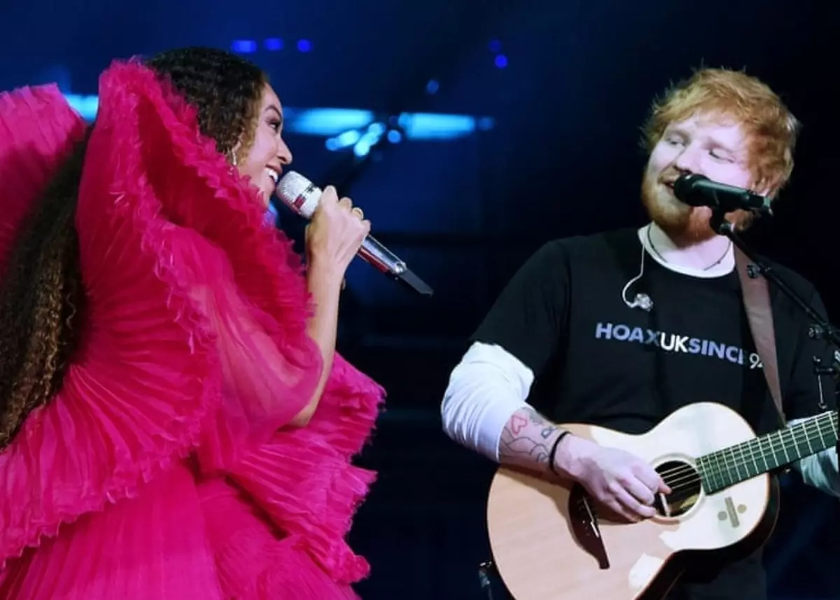 Ed Shiran foi acusado de sexismo debido ao feito de que puxo unha camiseta e jeans por realizar con Beyonce