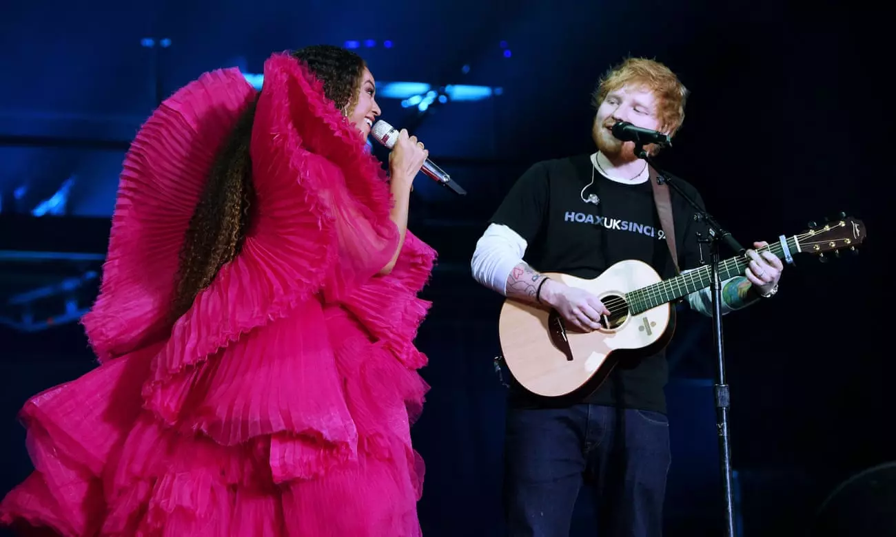 Ed Shiran anklagades för sexism på grund av det faktum att han satte på en t-shirt och jeans för att utföra med Beyonce 91095_1