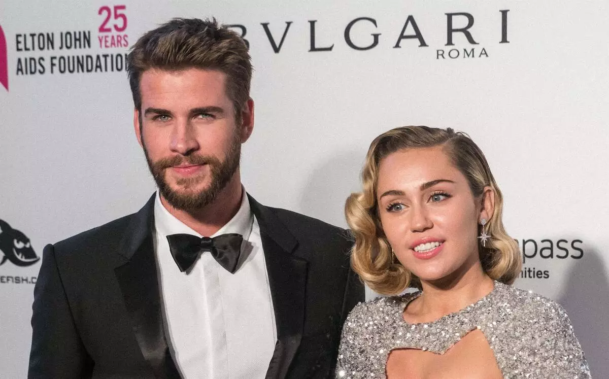 Níl Liam Hemsworth réidh le haghaidh úrscéal nua: "Chonaic sé máthair Máthair Miley"