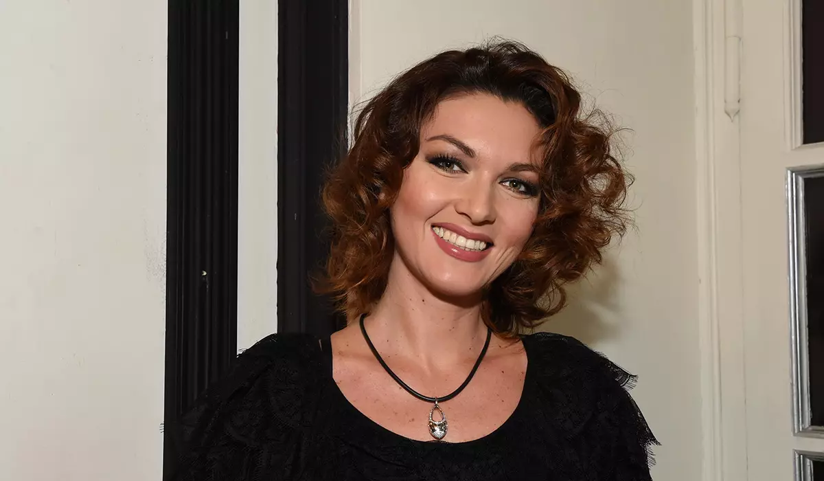 Star "Moenie gebore word nie," Julie Taschin ontmoet met akteur Vyacheslav Gugiev