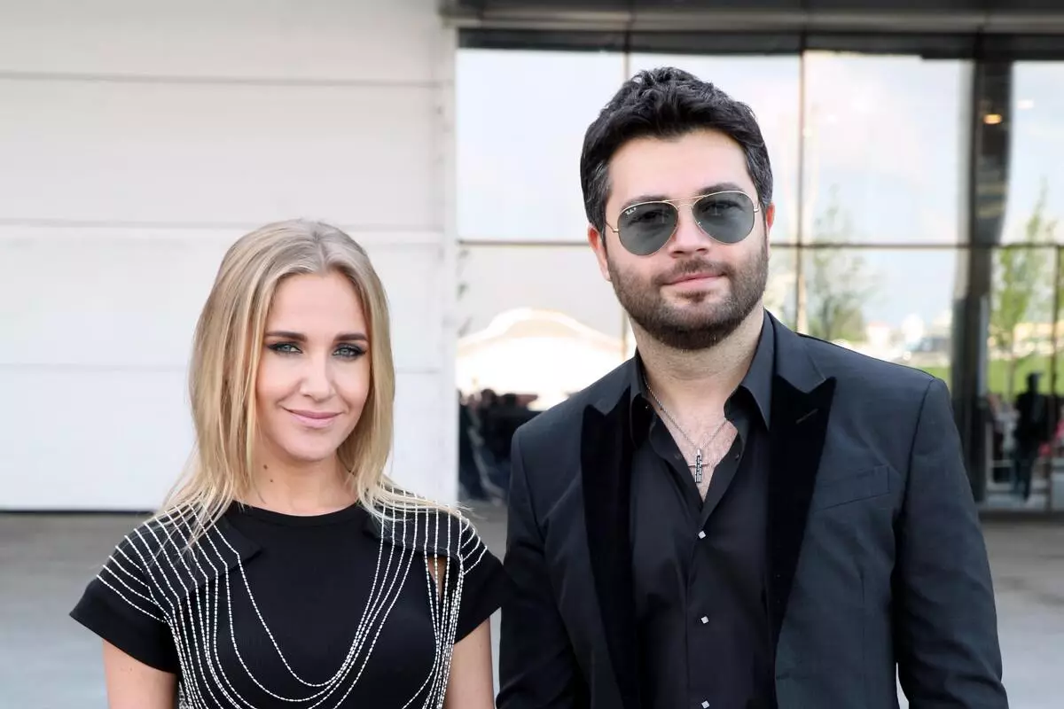 "Orta yaşlı kriz etkiler": Alexey Chumakov, Julia Kovalchuk ile samimi ilişkiler hakkında konuştu.