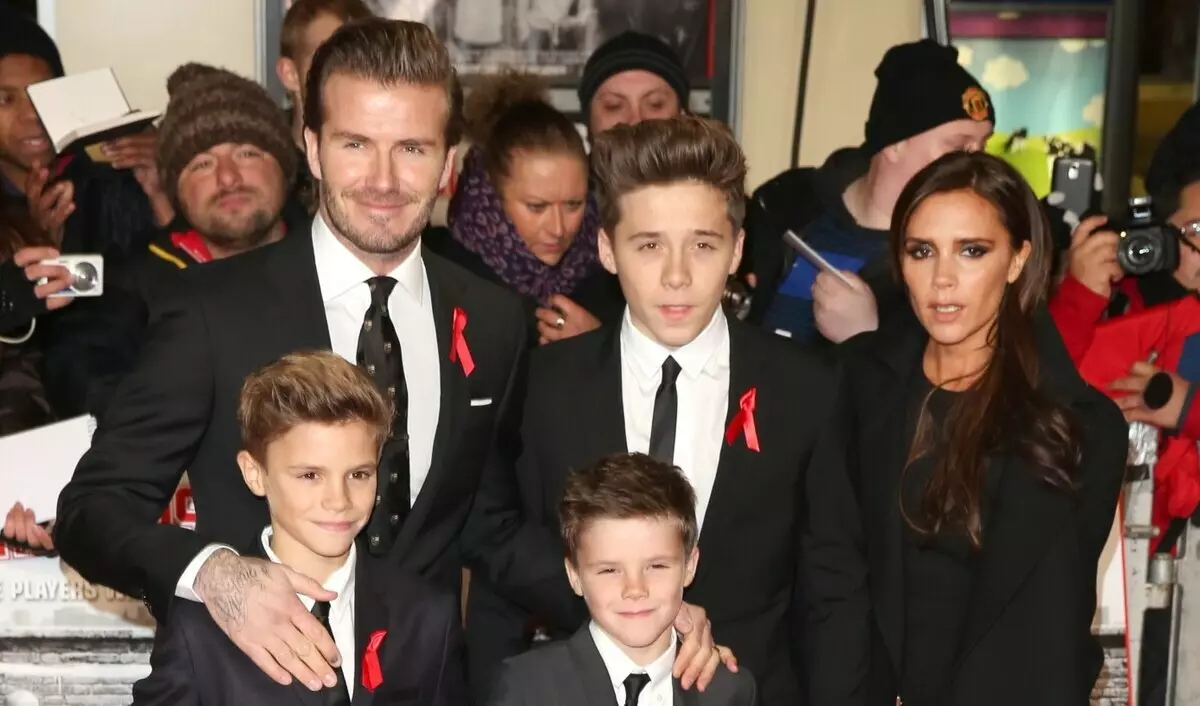 Putrane Dawud lan Victoria Beckham dhisik dihiasi tutup gloss: "Aku bangga karo Romeo"