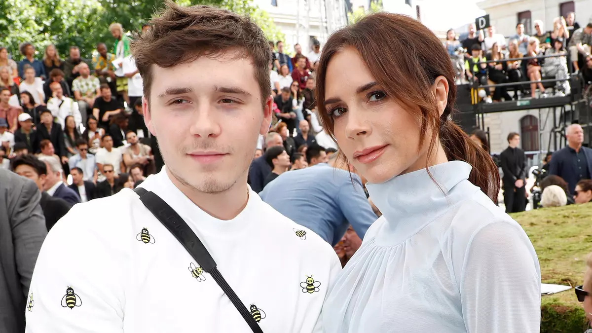 Victoria Beckham salva personalment un vestit de núvia per al fill de la núvia