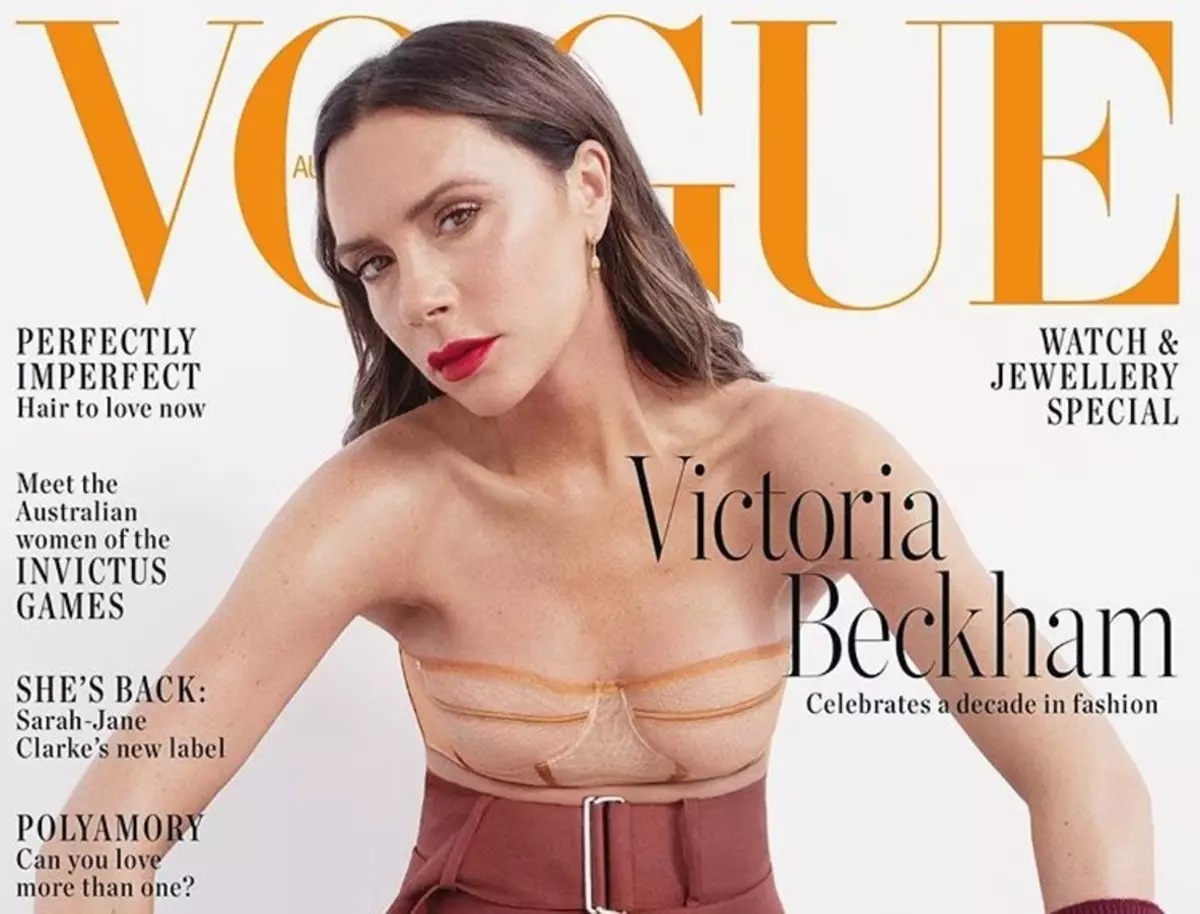 Victoria Beckham fagnaði 10 ára afmæli tísku vörumerkisins hennar á kápa vogue