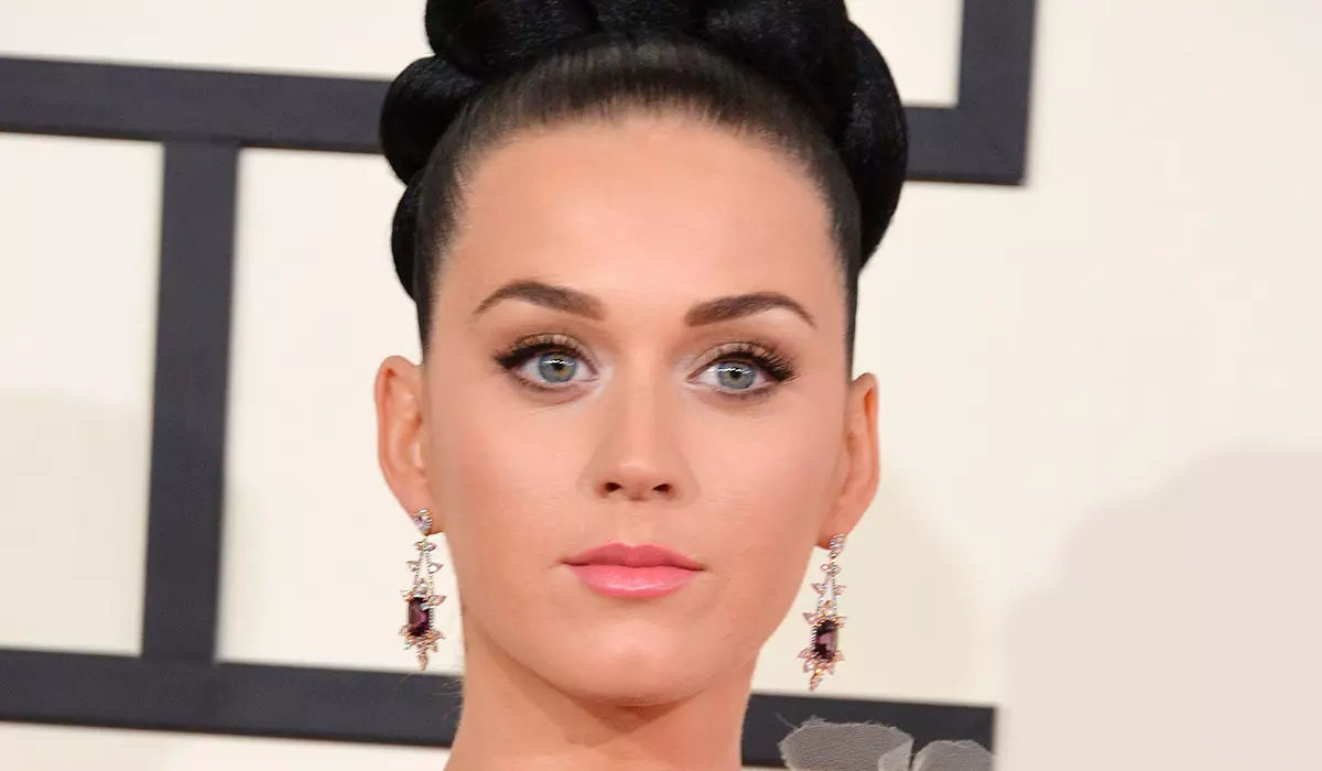 Photo: Katy Perry Nke mbụ gosipụtara ihu nwa ya nwoke na ije