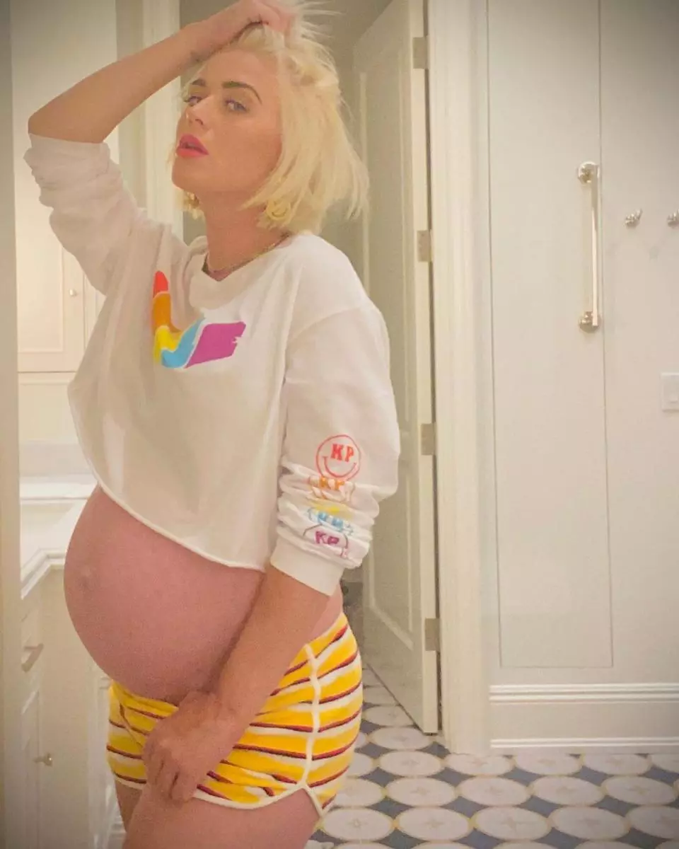 Katy Perry tha se ai zëvendëson meditimin e gjumit pas lindjes së vajzës së saj 92353_2