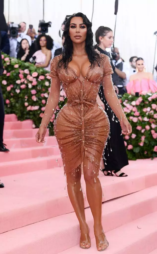 Virun an no: Kim Kardashian, Katy Perry, Celine Dion an aner Stäre op Aftpati begéint gala 2019 92379_1