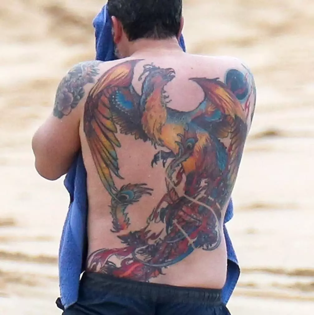 Ben Affleck並不後悔他在整個背上做了一個紋身 92698_1